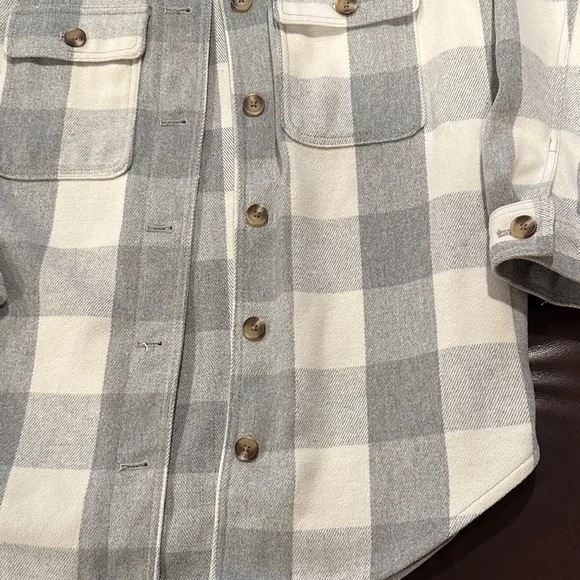 Old Navy Gray and White Plaid Button Down Shirt - Picture 5 of 5